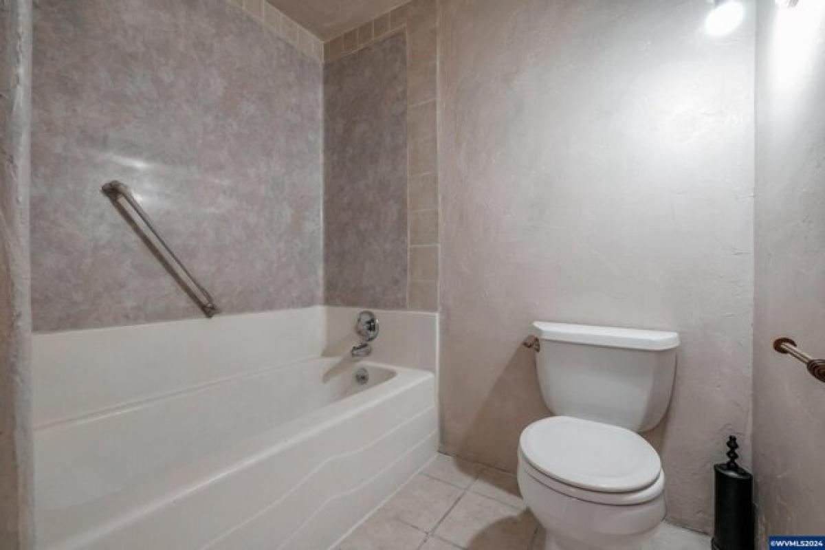 Picture of Home For Sale in Lebanon, Oregon, United States