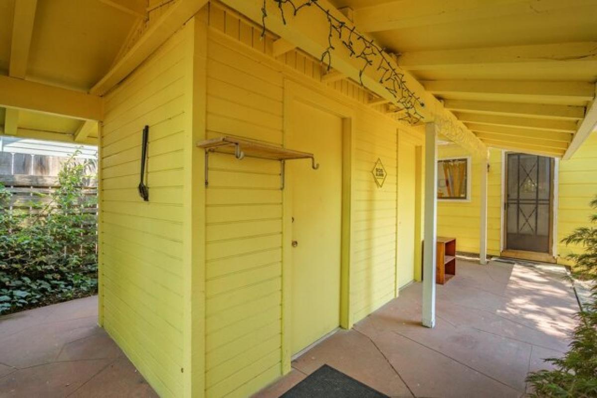 Picture of Home For Sale in Grants Pass, Oregon, United States