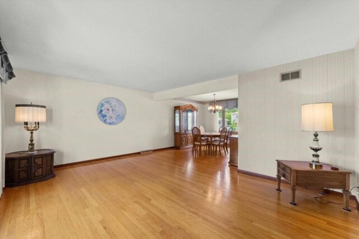 Picture of Home For Sale in Oak Lawn, Illinois, United States