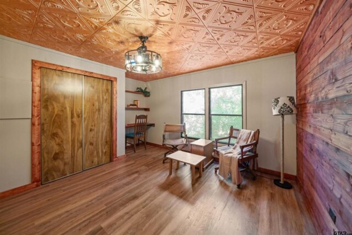 Picture of Home For Sale in Chandler, Texas, United States