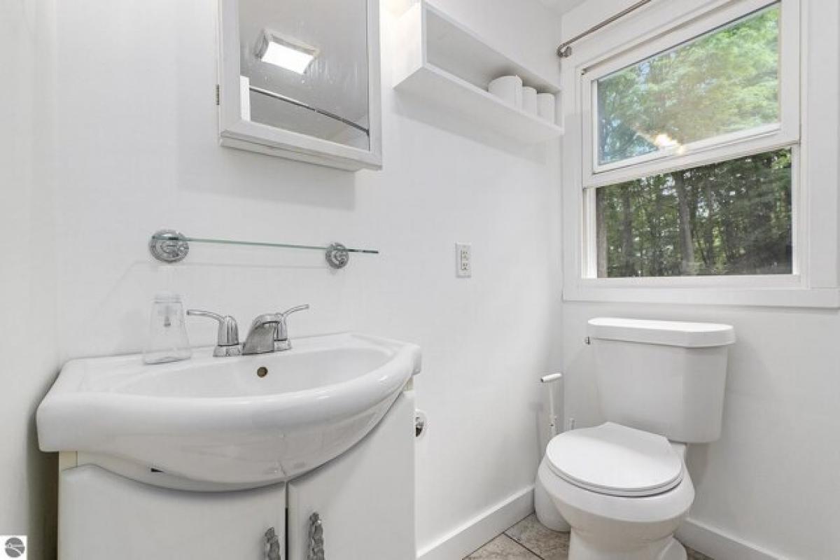 Picture of Home For Sale in Williamsburg, Michigan, United States