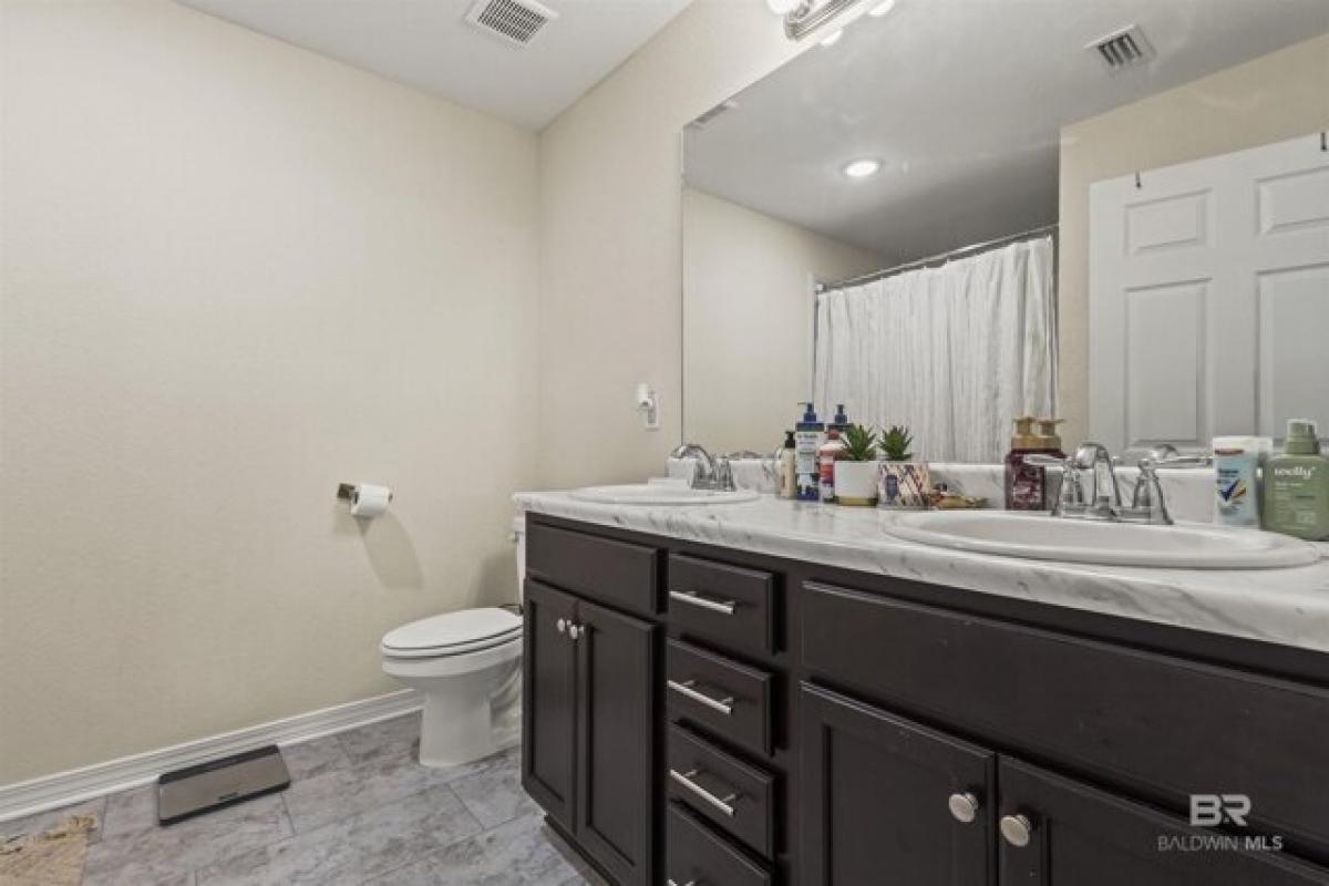 Picture of Home For Sale in Foley, Alabama, United States