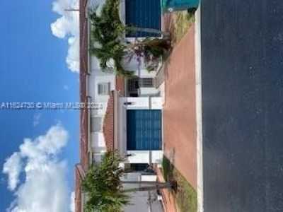 Home For Sale in Doral, Florida