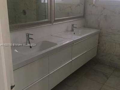 Apartment For Rent in Miami Beach, Florida