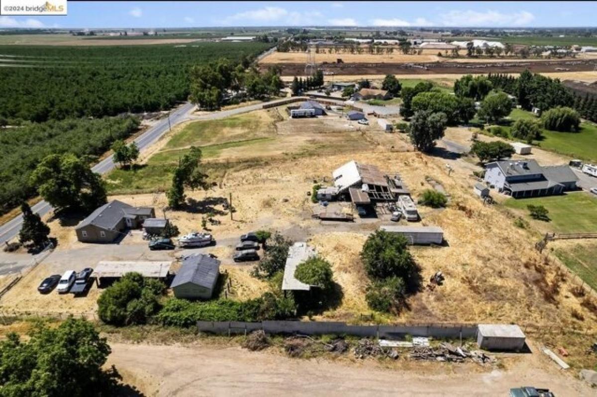 Picture of Home For Sale in Oakdale, California, United States