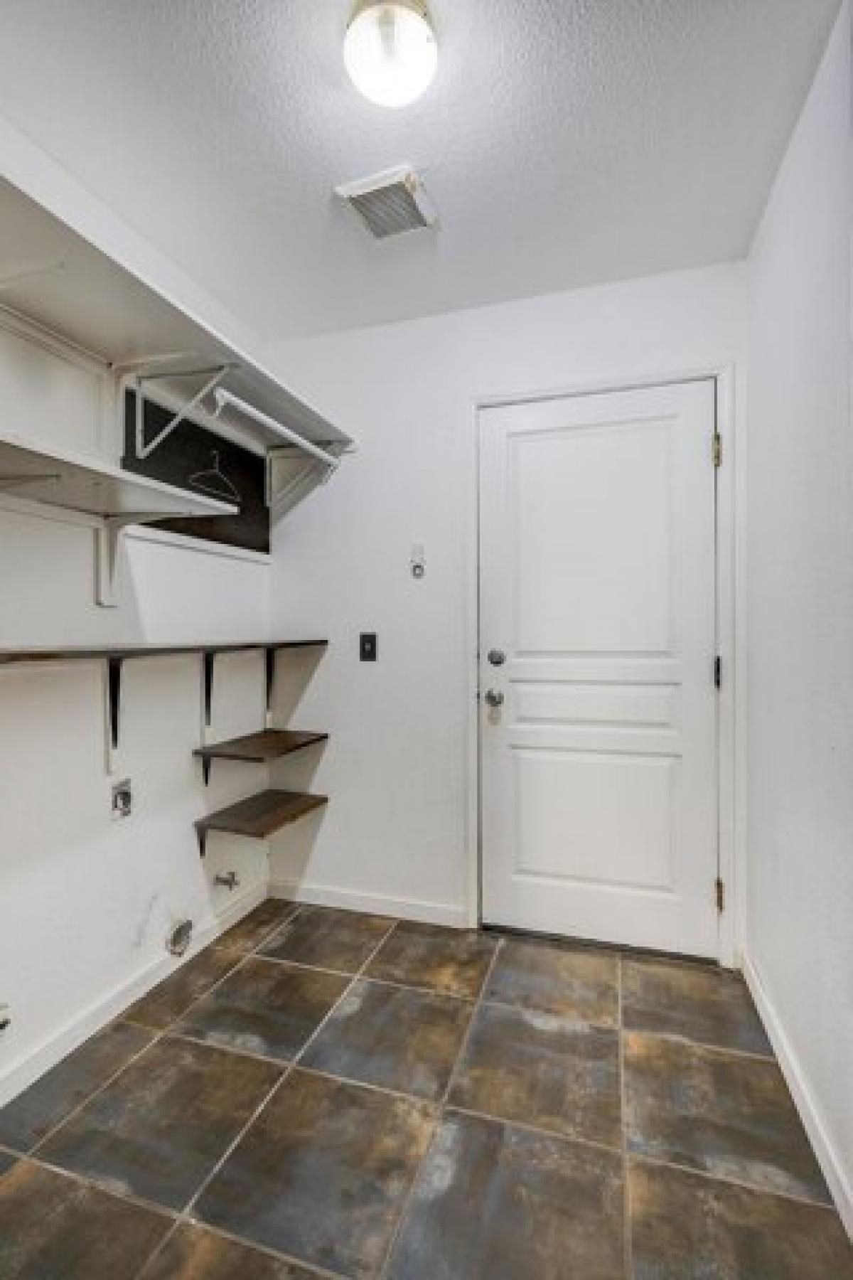 Picture of Home For Sale in Visalia, California, United States