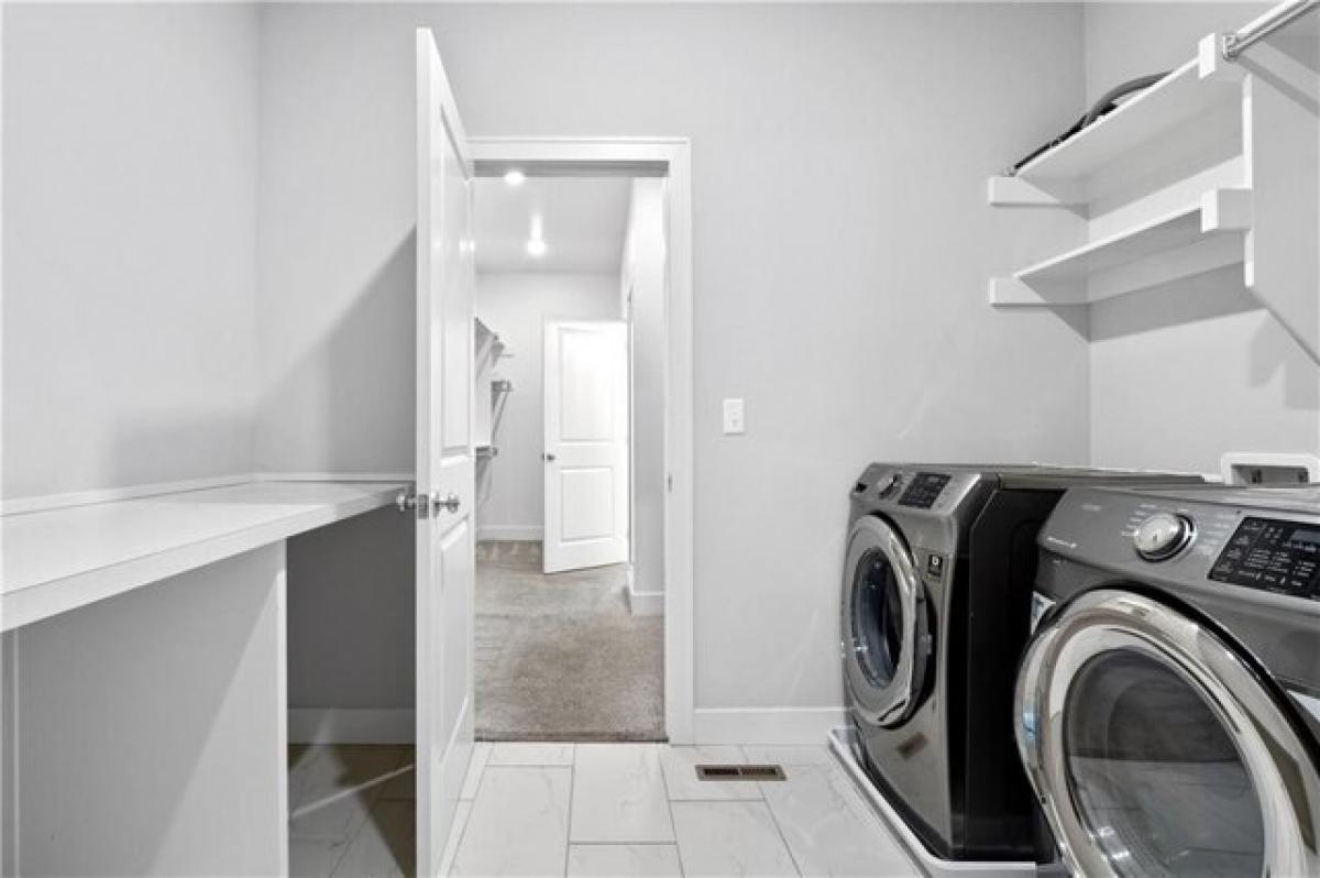 Picture of Home For Sale in Overland Park, Kansas, United States