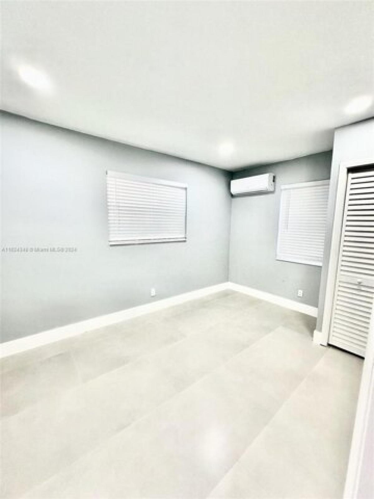 Picture of Home For Sale in Oakland Park, Florida, United States