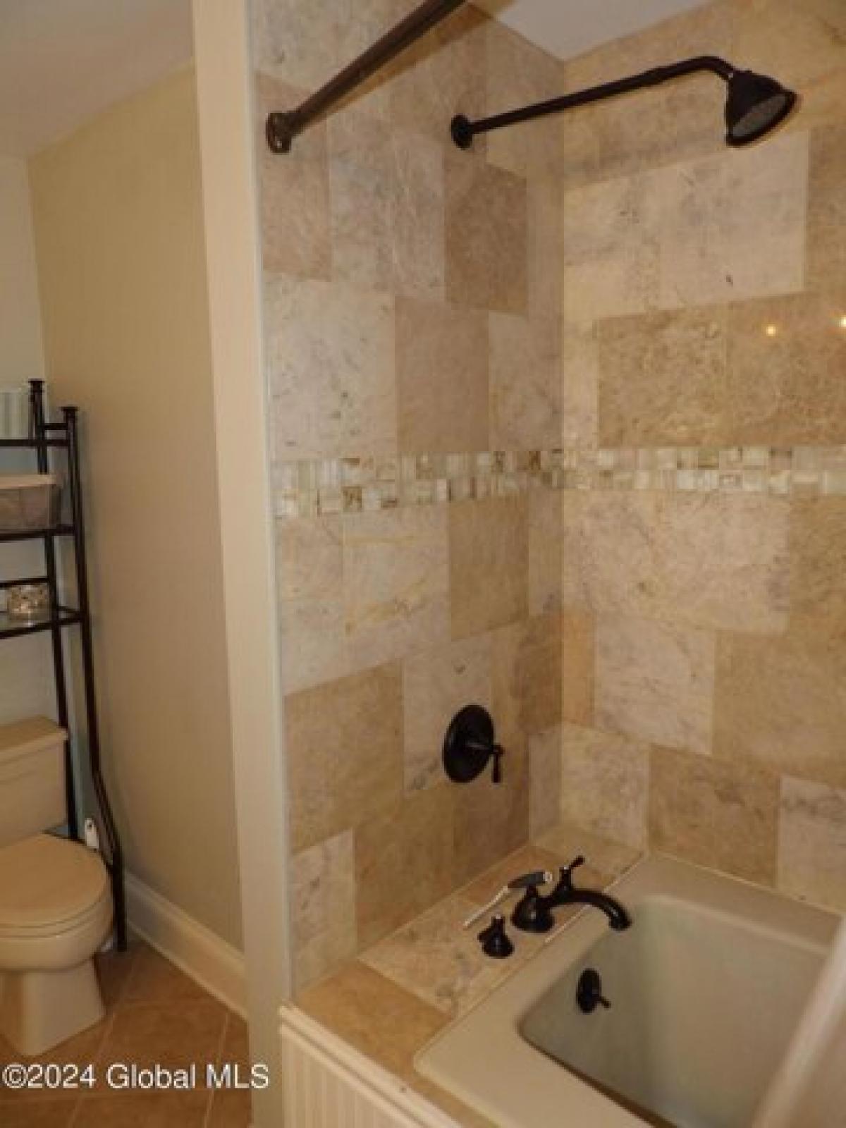 Picture of Home For Sale in Albany, New York, United States