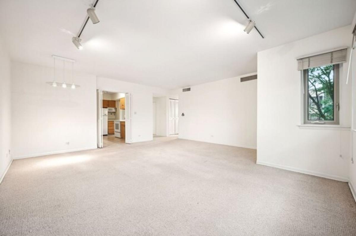 Picture of Home For Sale in Evanston, Illinois, United States