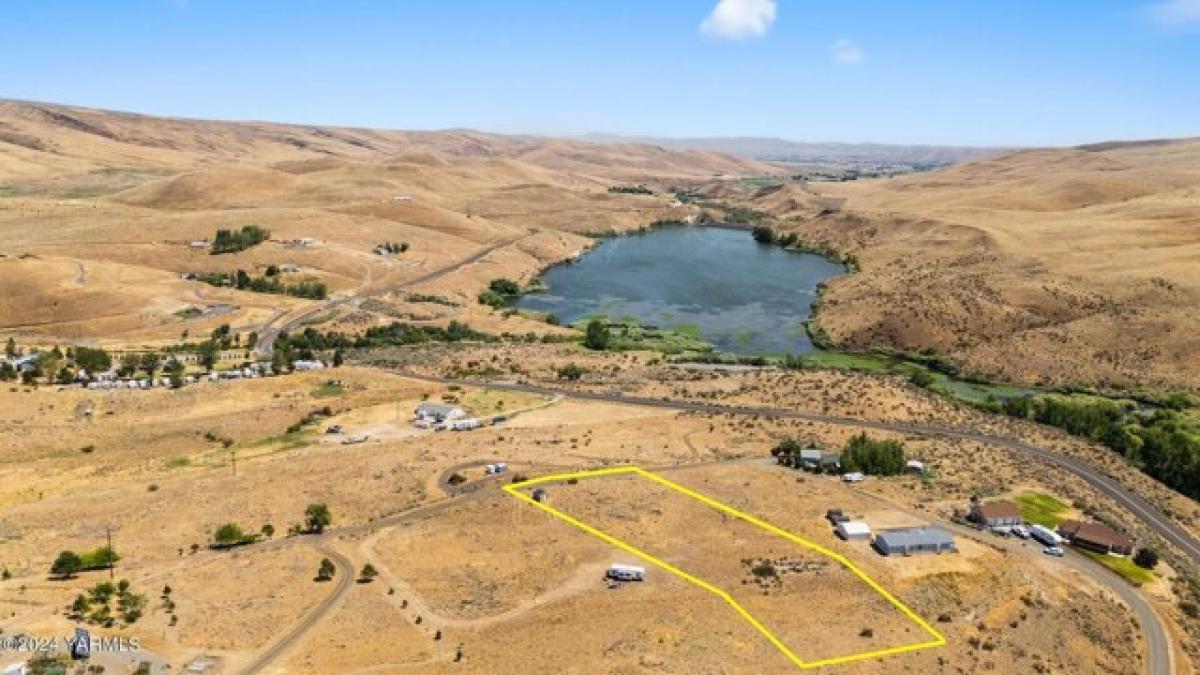 Picture of Residential Land For Sale in Selah, Washington, United States