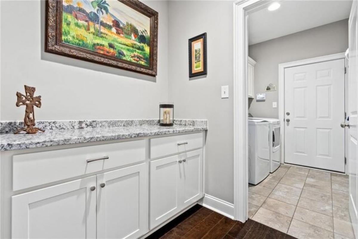 Picture of Home For Sale in Opelika, Alabama, United States