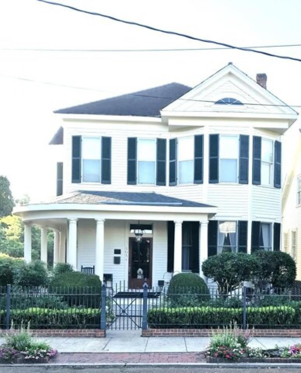 Picture of Home For Sale in Natchez, Mississippi, United States
