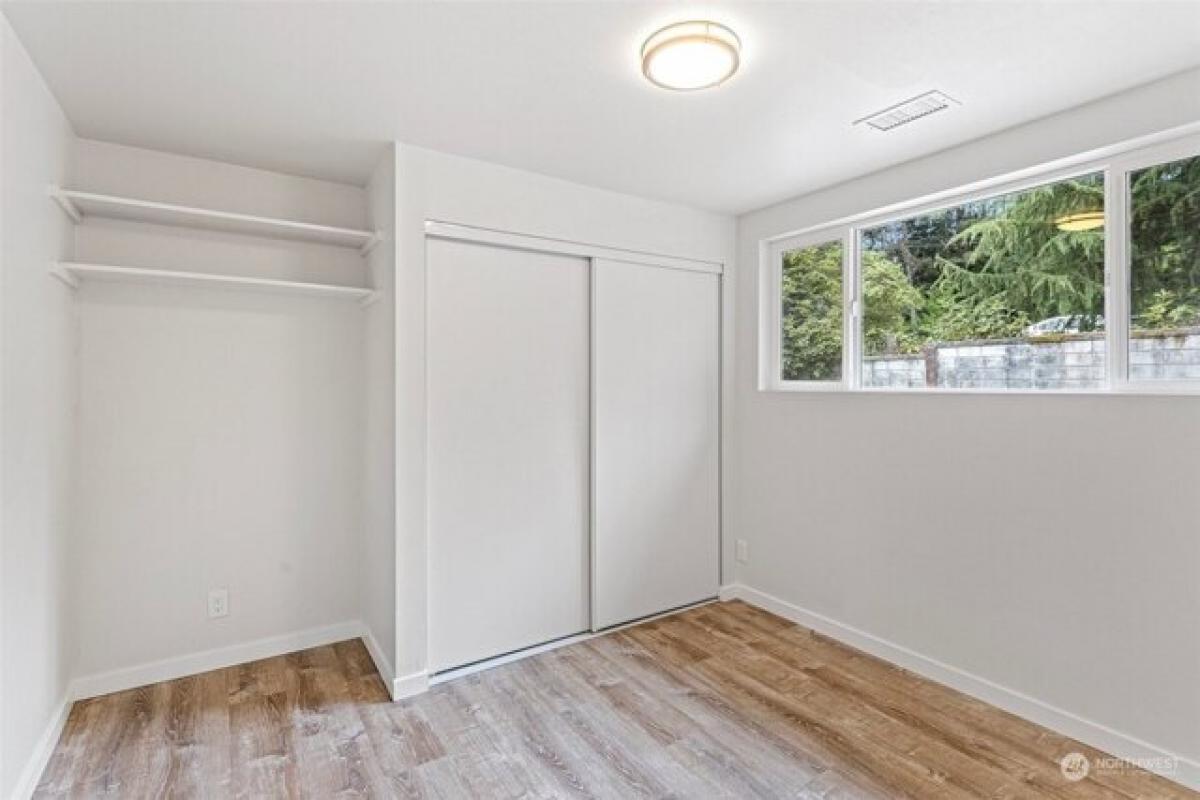 Picture of Home For Sale in Bremerton, Washington, United States