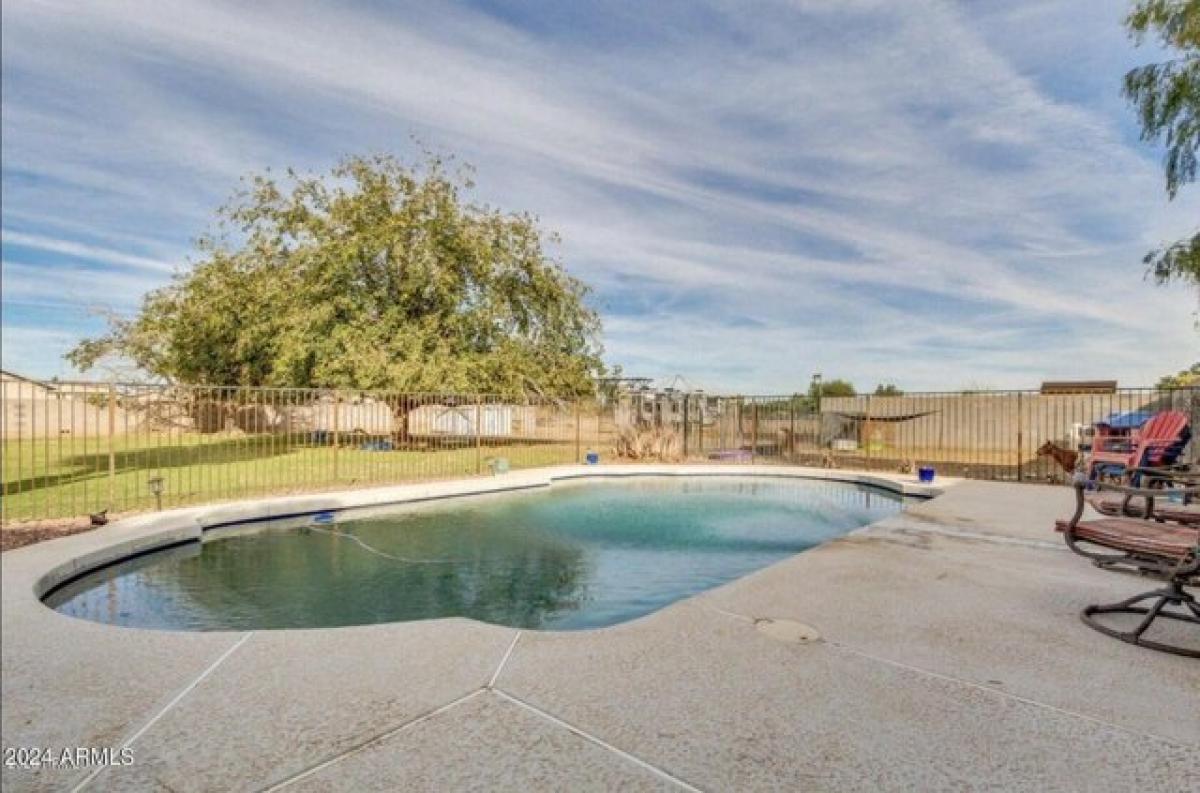 Picture of Home For Sale in Waddell, Arizona, United States