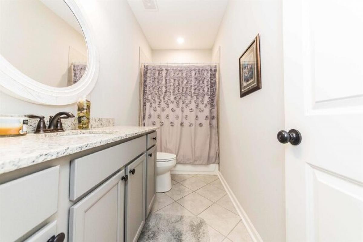 Picture of Home For Sale in Oakland, Tennessee, United States