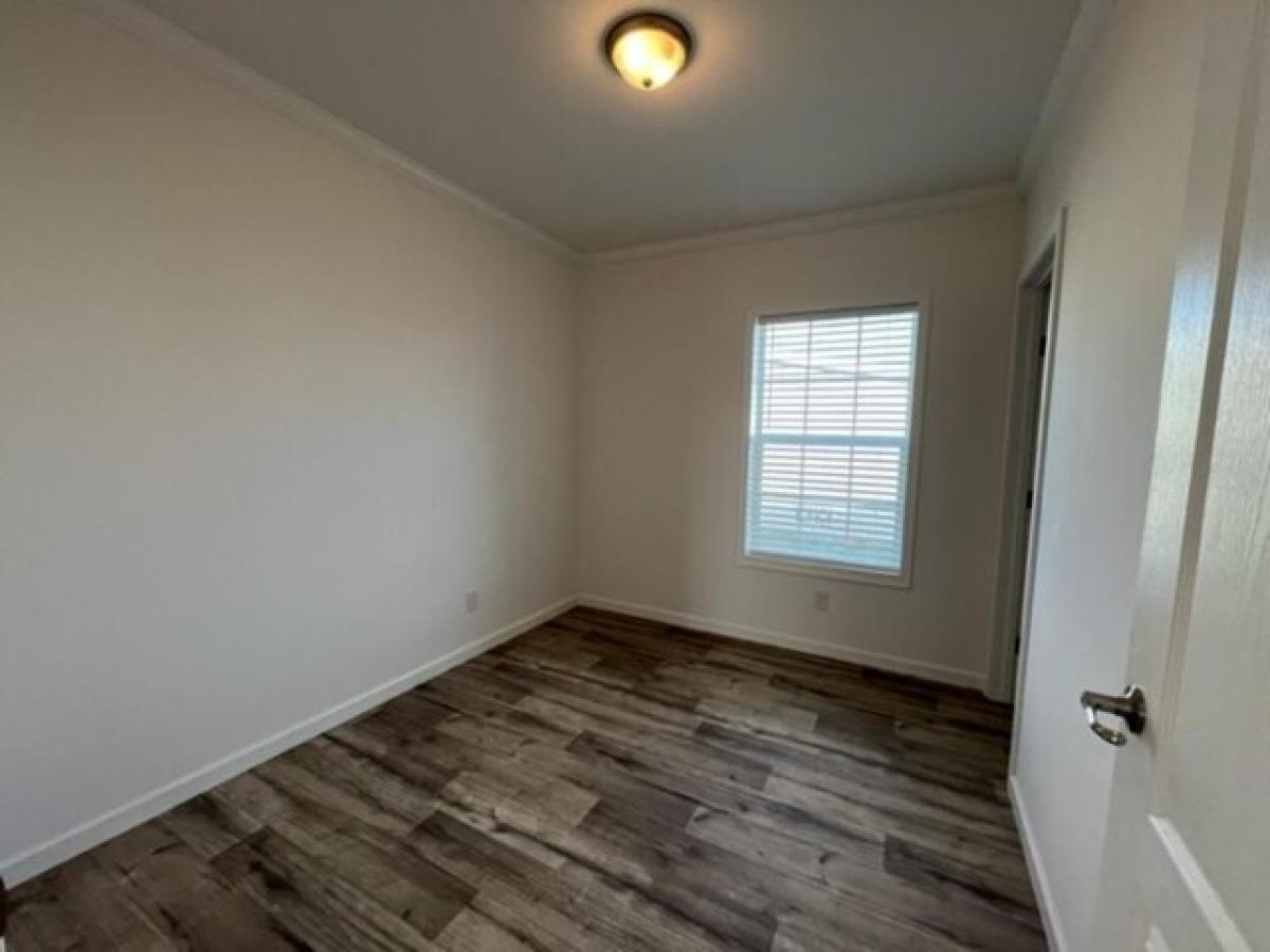 Picture of Home For Sale in Zephyrhills, Florida, United States