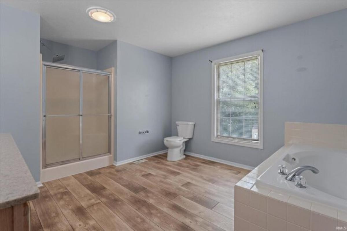 Picture of Home For Sale in South Bend, Indiana, United States