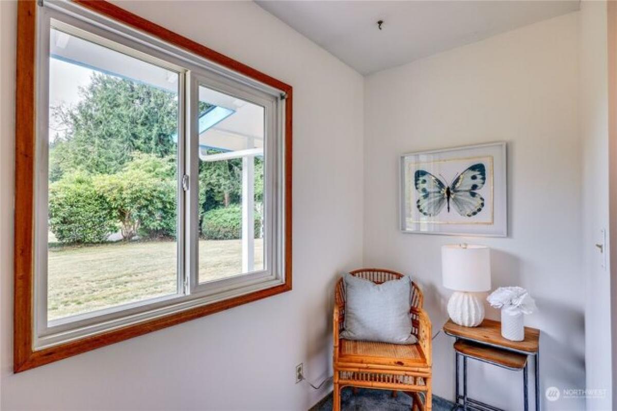 Picture of Home For Sale in Bainbridge Island, Washington, United States