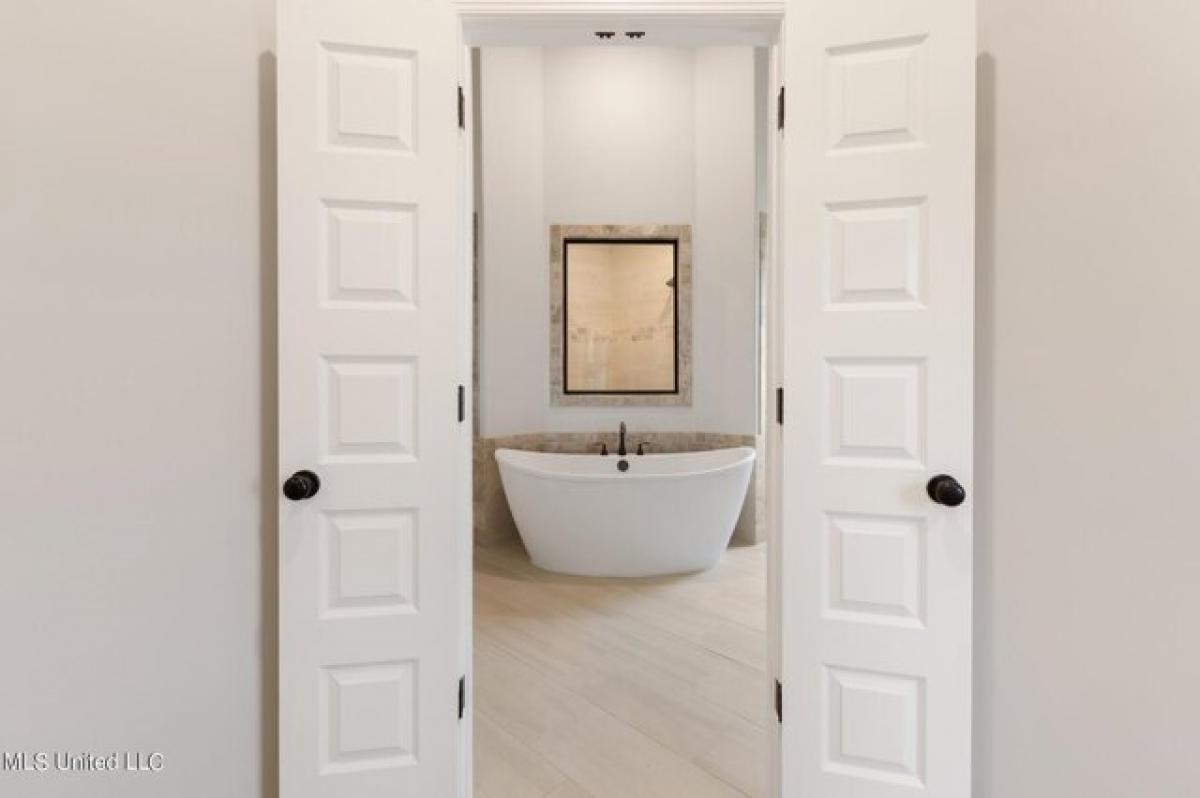 Picture of Home For Sale in Southaven, Mississippi, United States