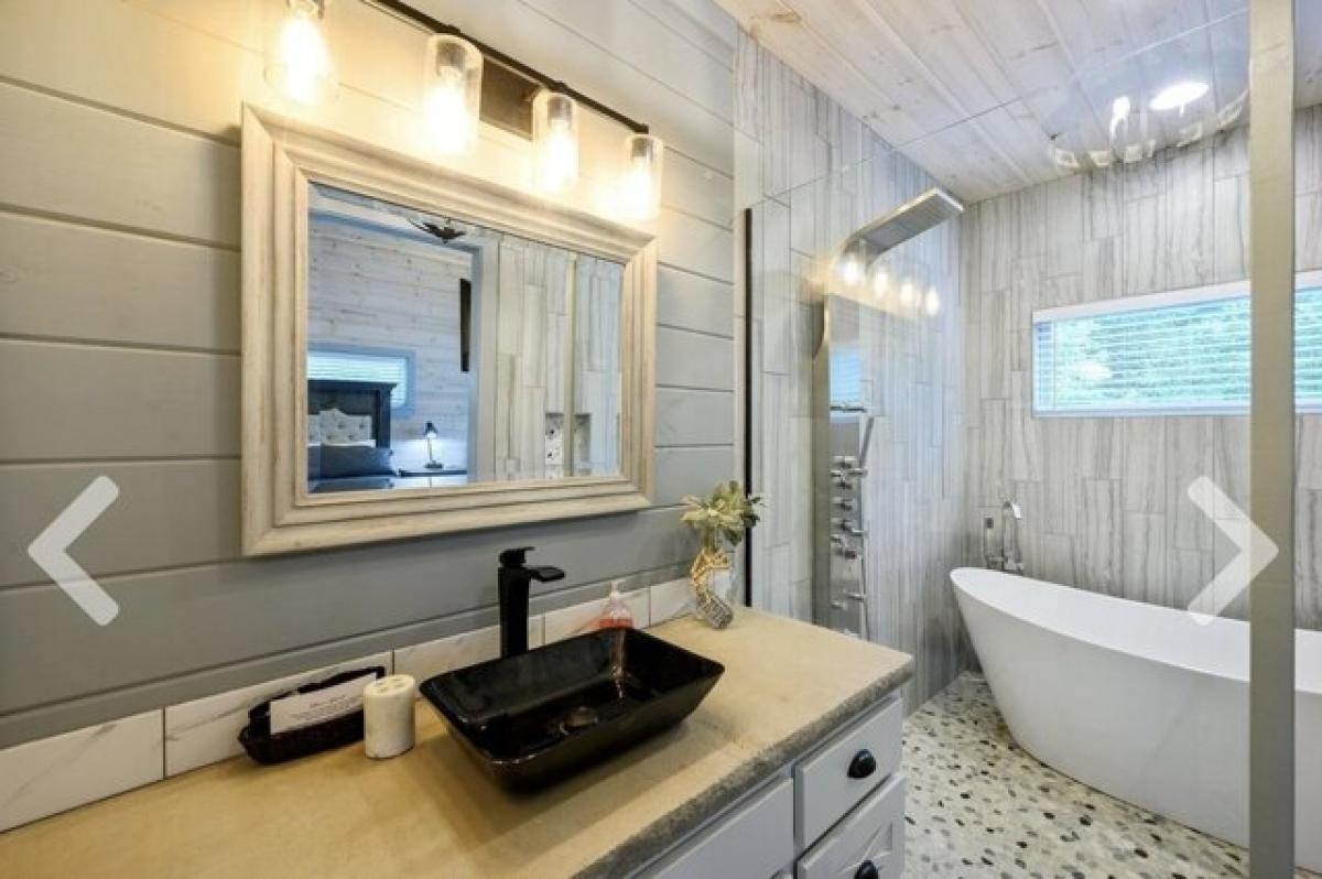 Picture of Home For Sale in Broken Bow, Oklahoma, United States