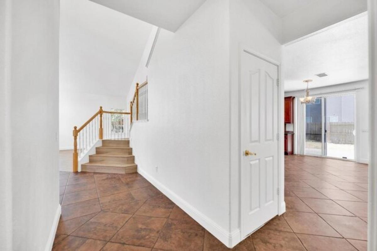 Picture of Home For Sale in Elk Grove, California, United States