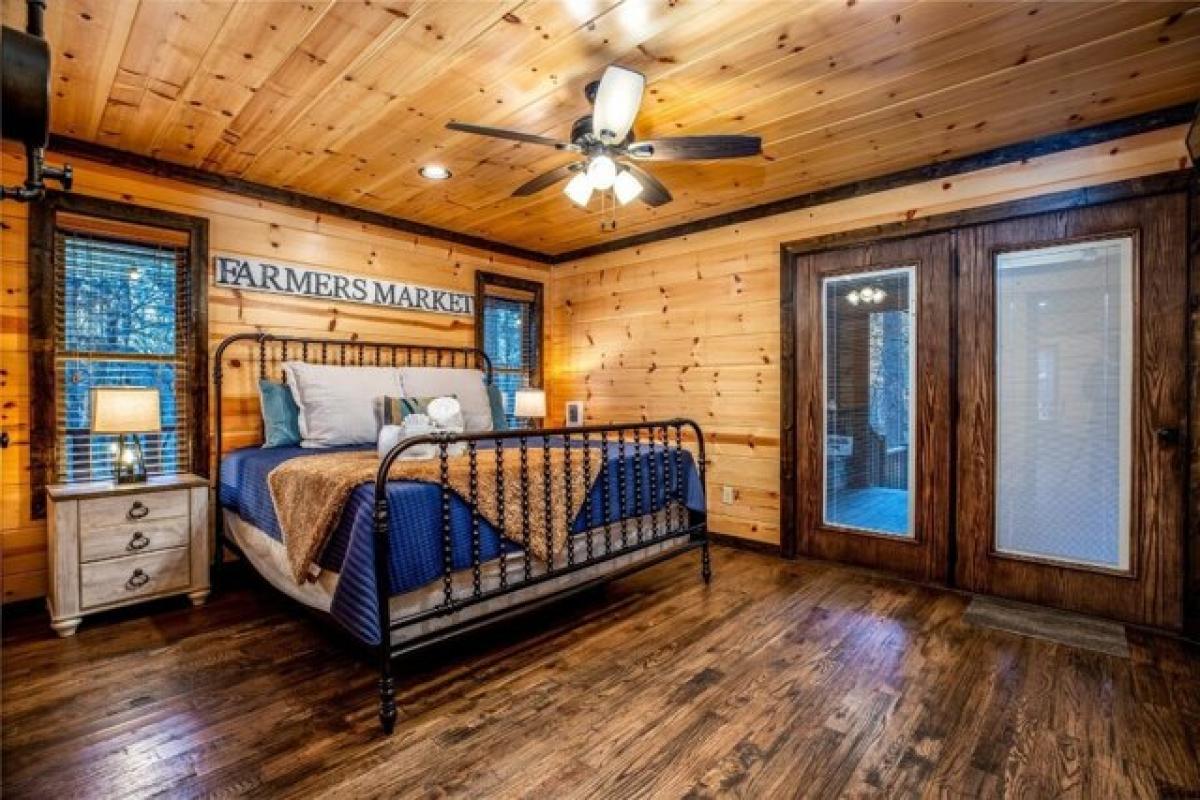 Picture of Home For Sale in Broken Bow, Oklahoma, United States