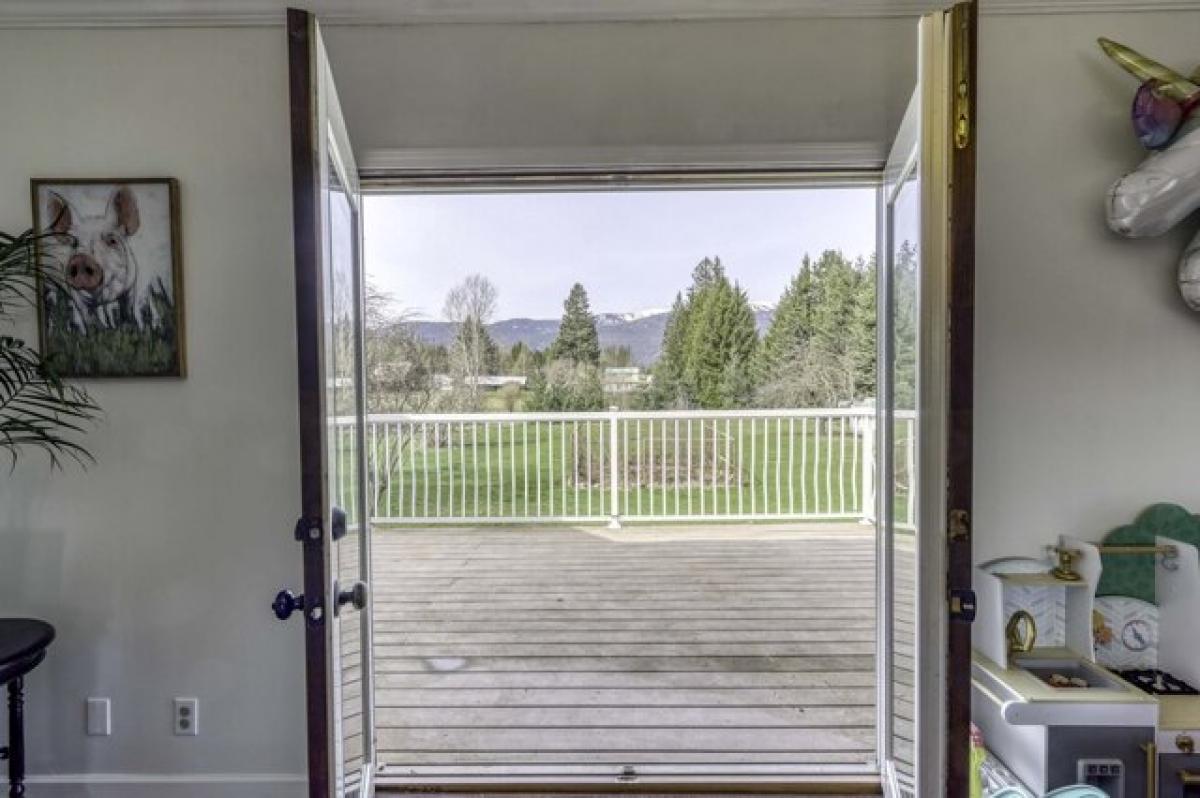 Picture of Home For Sale in Sandpoint, Idaho, United States