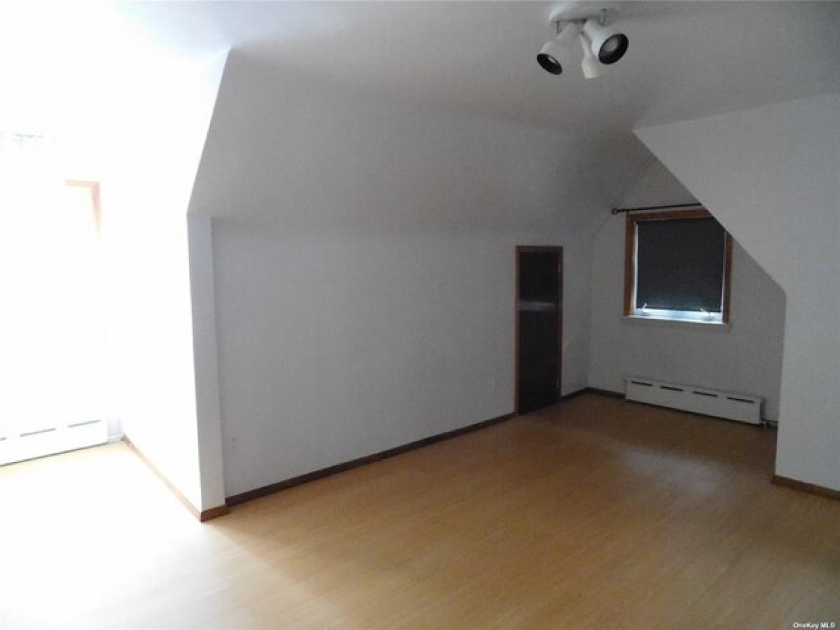 Picture of Home For Sale in Rego Park, New York, United States