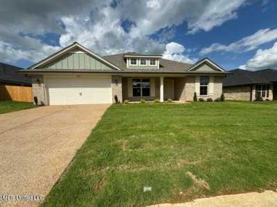 Home For Sale in Southaven, Mississippi