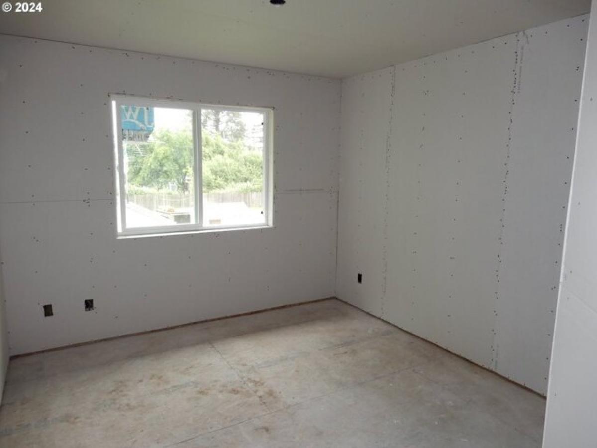 Picture of Home For Sale in Lebanon, Oregon, United States