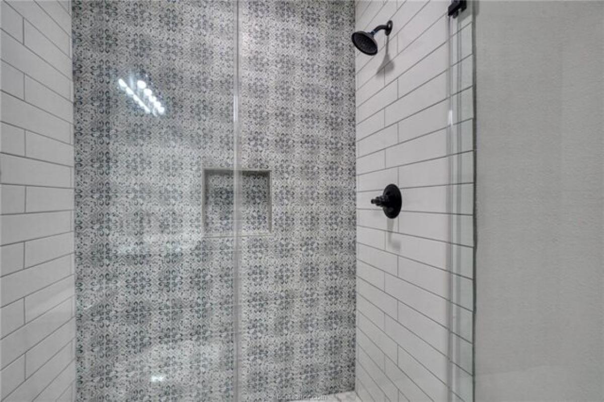 Picture of Home For Sale in College Station, Texas, United States