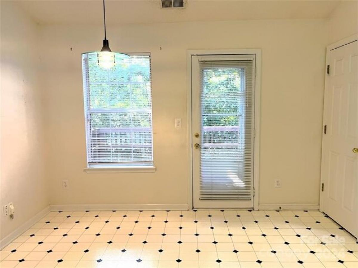 Picture of Home For Sale in Matthews, North Carolina, United States