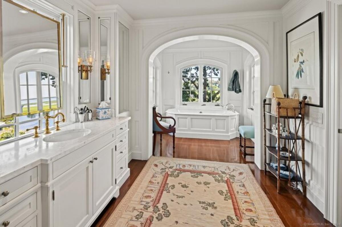 Picture of Home For Sale in Fairfield, Connecticut, United States