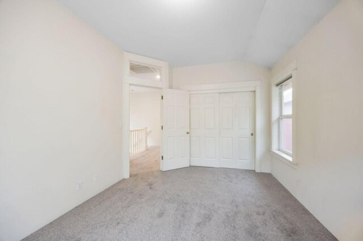 Picture of Home For Sale in Ashland, Oregon, United States