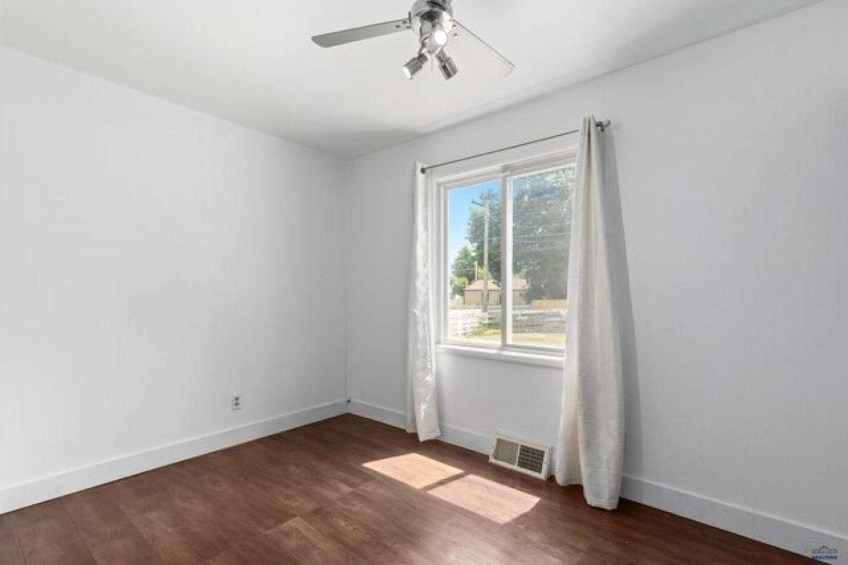 Picture of Home For Sale in Rapid City, South Dakota, United States