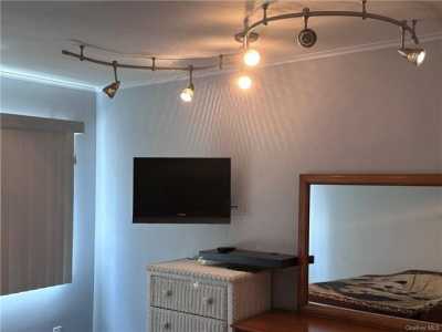 Home For Sale in Southfields, New York