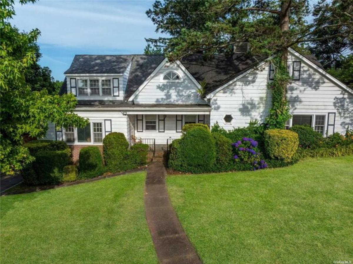 Picture of Home For Sale in Great Neck, New York, United States