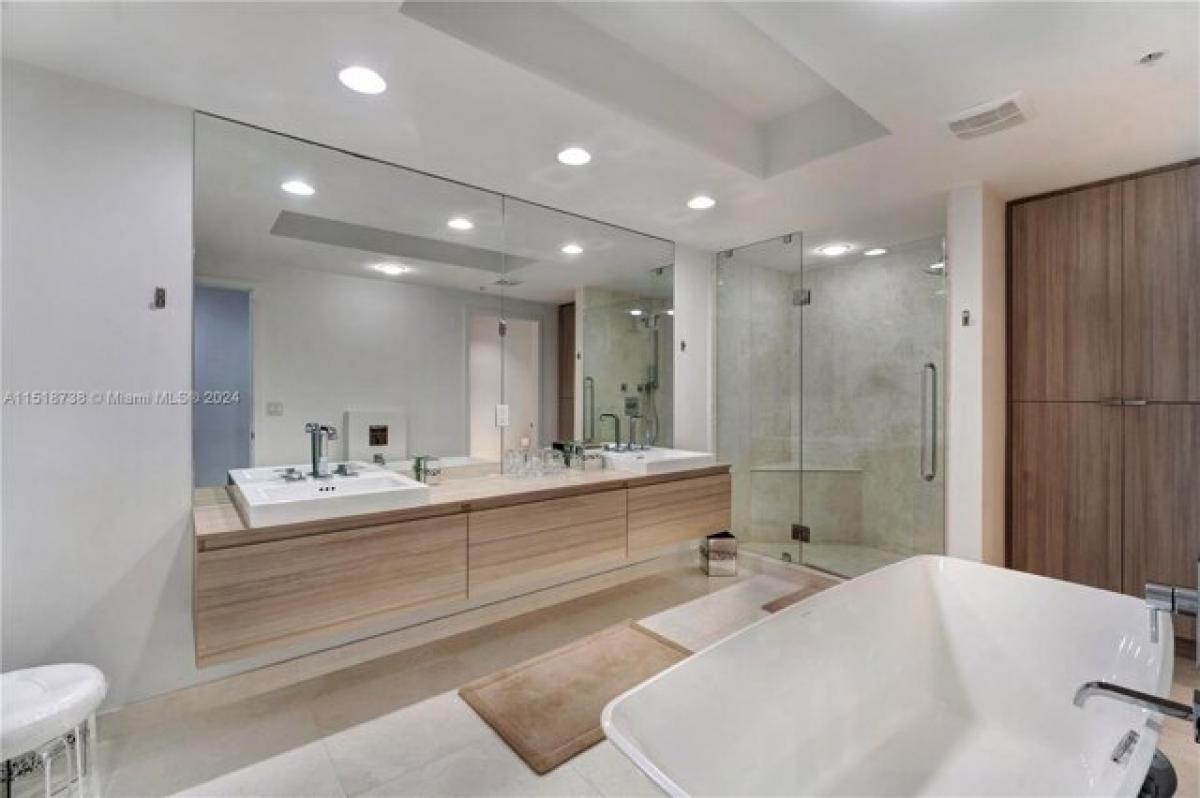 Picture of Home For Sale in North Miami Beach, Florida, United States