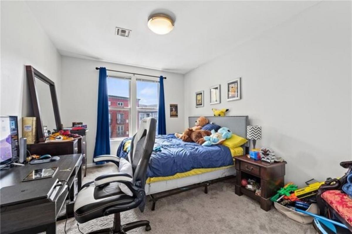 Picture of Home For Sale in Providence, Rhode Island, United States