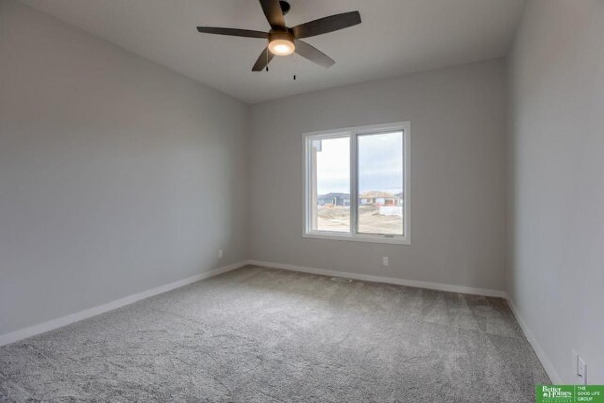 Picture of Home For Sale in Elkhorn, Nebraska, United States