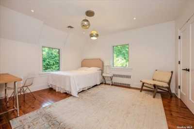 Home For Sale in Great Neck, New York