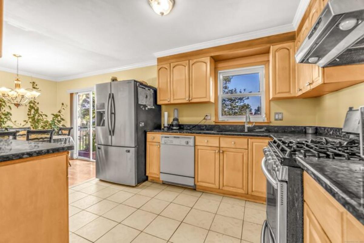 Picture of Home For Sale in Norwalk, Connecticut, United States