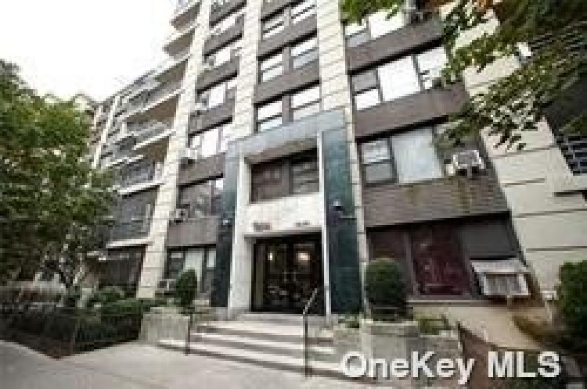 Picture of Home For Sale in Rego Park, New York, United States