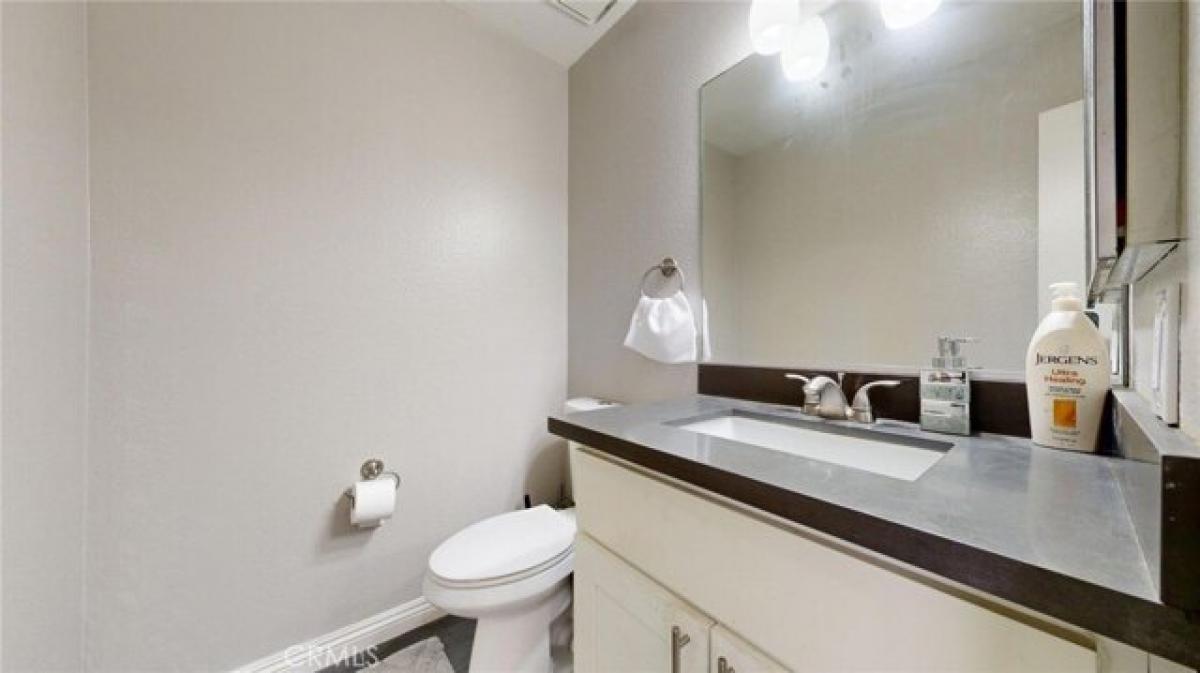 Picture of Home For Sale in Fontana, California, United States