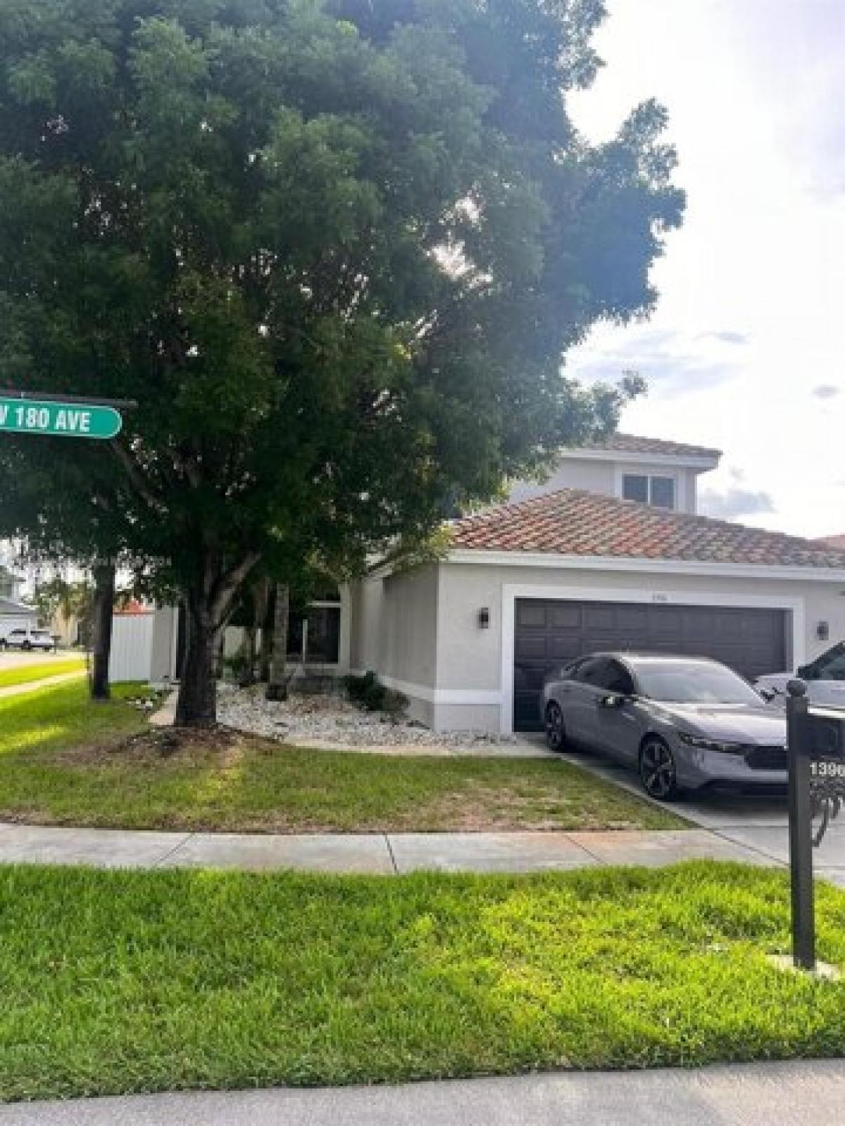 Picture of Home For Sale in Pembroke Pines, Florida, United States