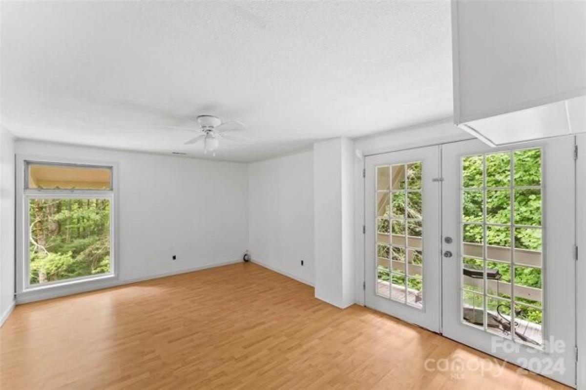 Picture of Home For Sale in Spruce Pine, North Carolina, United States