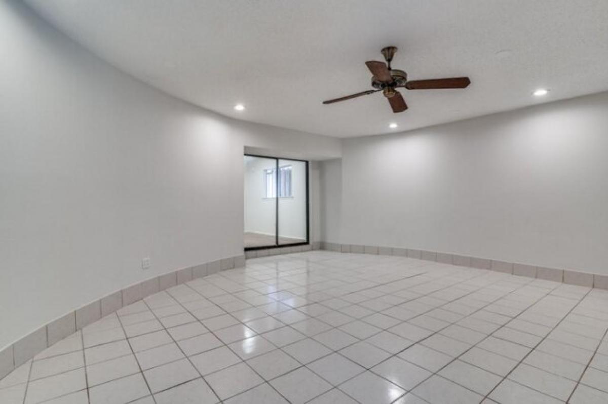 Picture of Home For Sale in Carrollton, Texas, United States