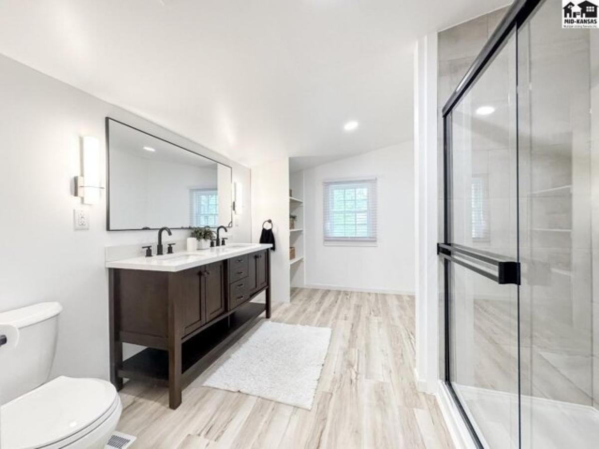 Picture of Home For Sale in Hutchinson, Kansas, United States