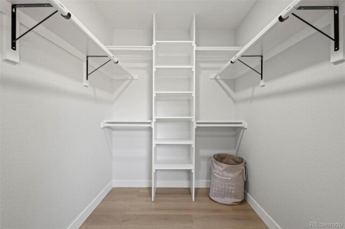 Picture of Home For Sale in Centennial, Colorado, United States